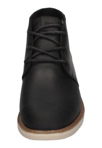 Botine negre din piele cu vârful rotunjit, design cu șireturi, cusături subtile și o talpă din cauciuc bej cu un grip texturat.