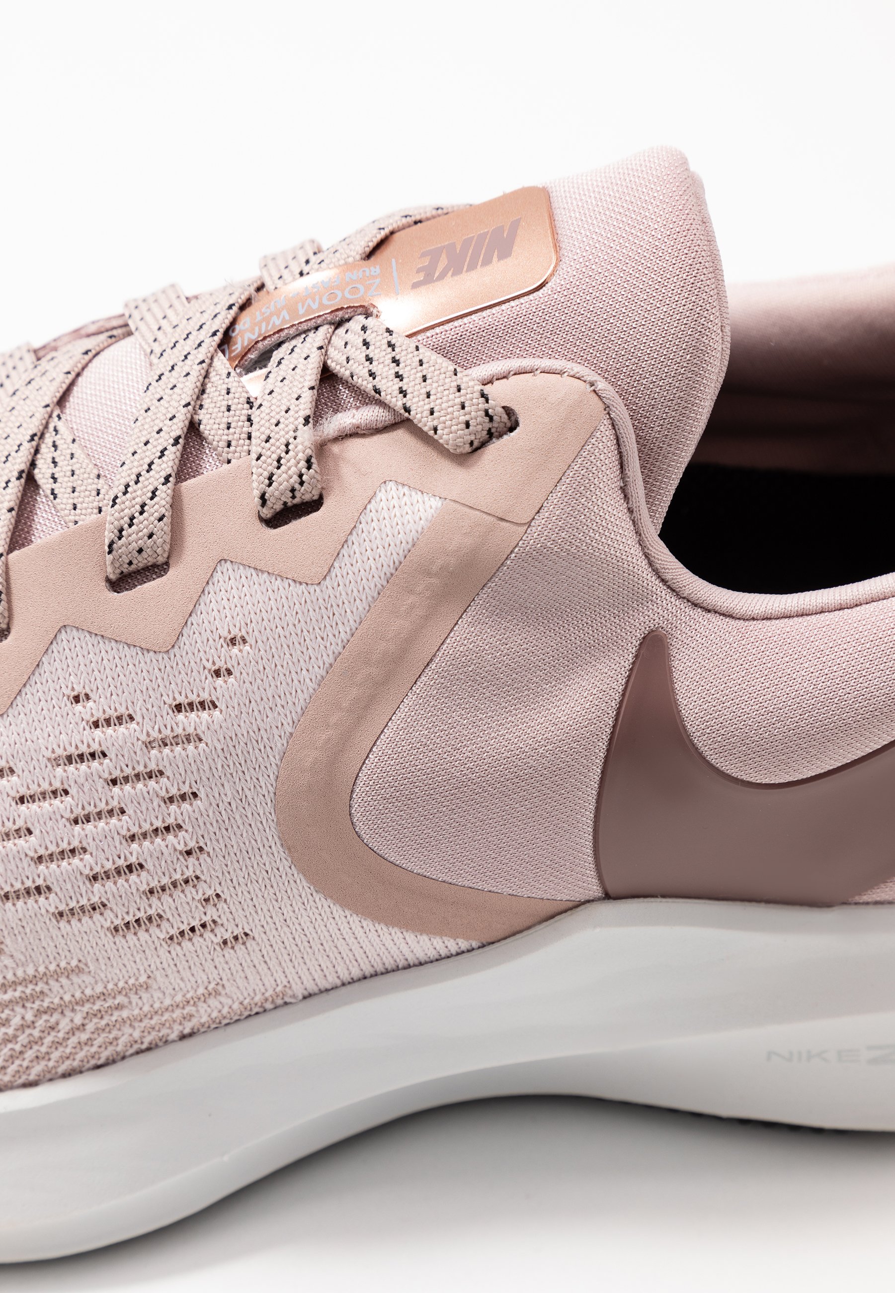 Nike Performance ZOOM WINFLO Nøytrale løpesko stone Nike Performance ZOOM WINFLO Nøytrale løpesko barely