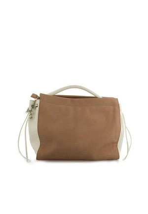 Borsa rettangolare con pannello frontale marrone, lati bianchi, manico bianco e cerniera con piccoli portachiavi sul lato sinistro.