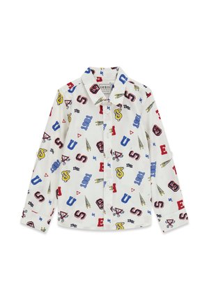 Camicia bianca a maniche lunghe con bottoni, con lettere, numeri e simboli colorati stampati, inclusi "GUESS" e "1981", sparsi sul tessuto.