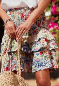 Next RUFFLE - REGULAR FIT - A-Linien-Rock - white fruit print