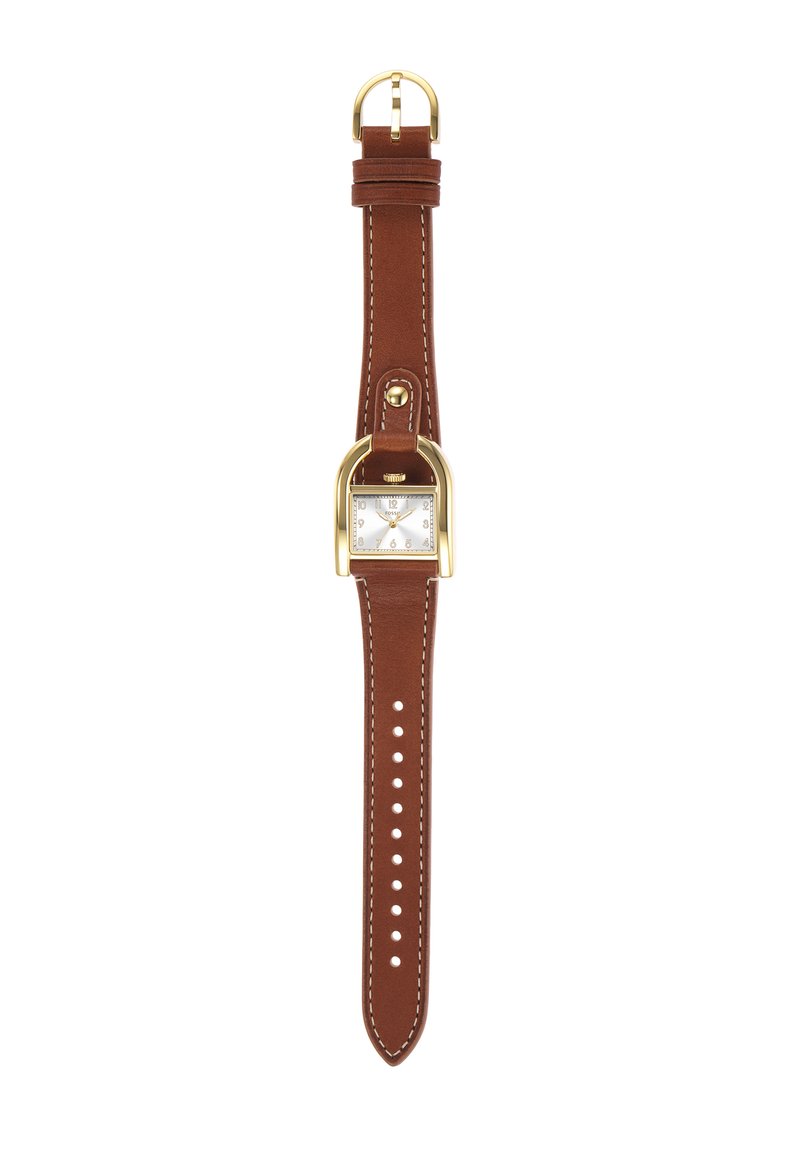 Reloj con correa de cuero marrón, esfera blanca cuadrada, herrajes en tono dorado y costuras en contraste. Cuenta con hebilla ajustable con muescas.