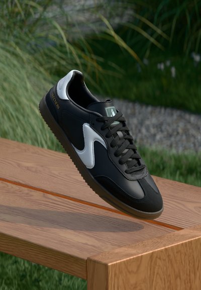 HOTSHOT - Baskets basses - black/white