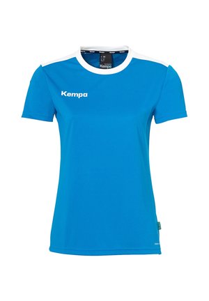 Blauw sportshirt met korte mouwen van ademende stof. Beschikt over witte accenten op de schouders en een logo aan de voorkant. Ronde halslijn.