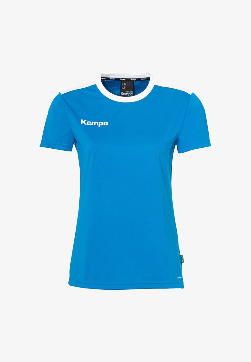 T-shirt de sport à manches courtes bleue en tissu respirant. Présente des accents blancs sur les épaules et un logo à l'avant. Encolure ronde.