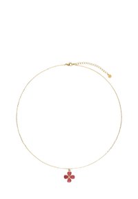 Collier en chaîne dorée avec un fermoir délicat et réglable, comportant un petit pendentif en forme de fleur rose à cinq pétales, texture lisse et éclat subtil.