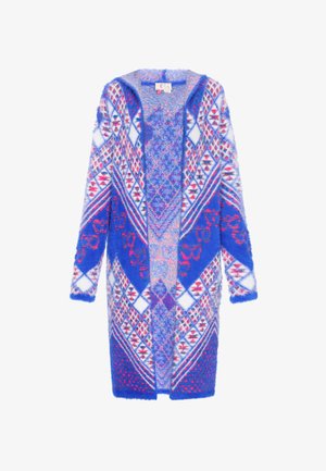 Kötött kardigán bolyhos anyagból, kék, rózsaszín és fehér geometrikus mintákkal. Nyitott elülső rész, hosszú ujjú, közepes hosszúságú kialakítás.