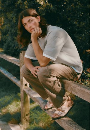 PULL&BEAR, COCONUT GRAPHIC T-SHIRT - T-shirts print - light grey