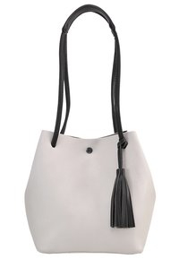 Sac seau blanc avec de longues poignées noires et un détail pompon noir suspendu sur un côté.