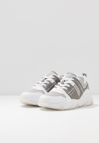 bugatti CEYDA - Sneaker low - white/grey