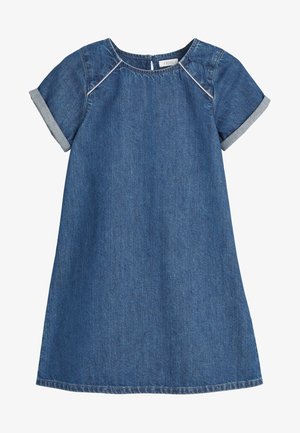 Robe en denim avec des manches courtes retroussées, un col rond et des coutures légères. Couleur bleue unie, coupe décontractée et ourlet au genou.