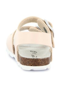 Sandali rosa chiaro con sottopiede in sughero, suola in gomma bianca e dettaglio della cinghia regolabile. Gli accenti in suede sulla parte superiore offrono texture.