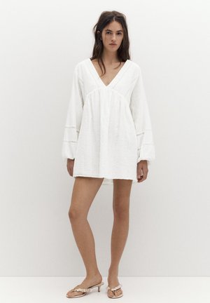 PULL&BEAR SHORT PUFF SLEEVE DRESS - Freizeitkleid - white