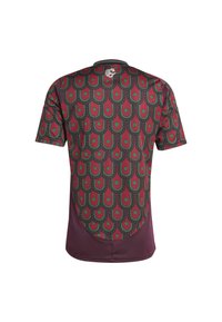 Camisa de manga corta en burdeos con un diseño estampado en verde y rojo que recuerda a gotas de agua, presenta un cuello redondo y detalles en contraste.