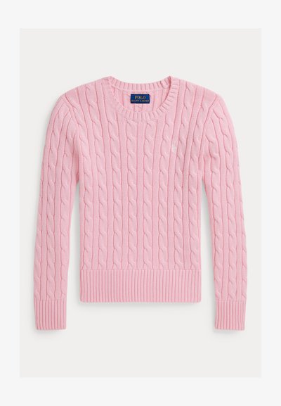 Rozā adīta garām piedurknēm džemperis ar apaļu kakla izgriezumu un ribotām aprocēm un apakšdaļu, ar mazu izšūtu logotipu uz krūts.