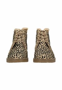 Kotníkové boty s leopardím vzorem v béžové a černé barvě. Měkká textura, kožešinová lemovka na vrcholu a světlá podrážka. Navrženy se šněrováním a detaily prošití.