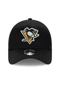 Schwarze Baseballkappe mit einem gestickten Pittsburgh Penguins-Logo in Weiß, Gelb und Schwarz. Verstellbarer Rücken mit einem gebogenen Schirm.