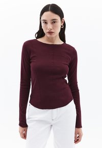 Unselected, port royale