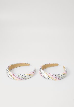 Bentițe colorate din țesătură, cu un model texturat în nuanțe de roz, galben, verde și bleumarin, pe un fundal alb; interior bej.