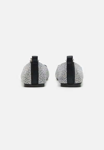 Stine Goya REELO - Baleríny s páskem - jet black