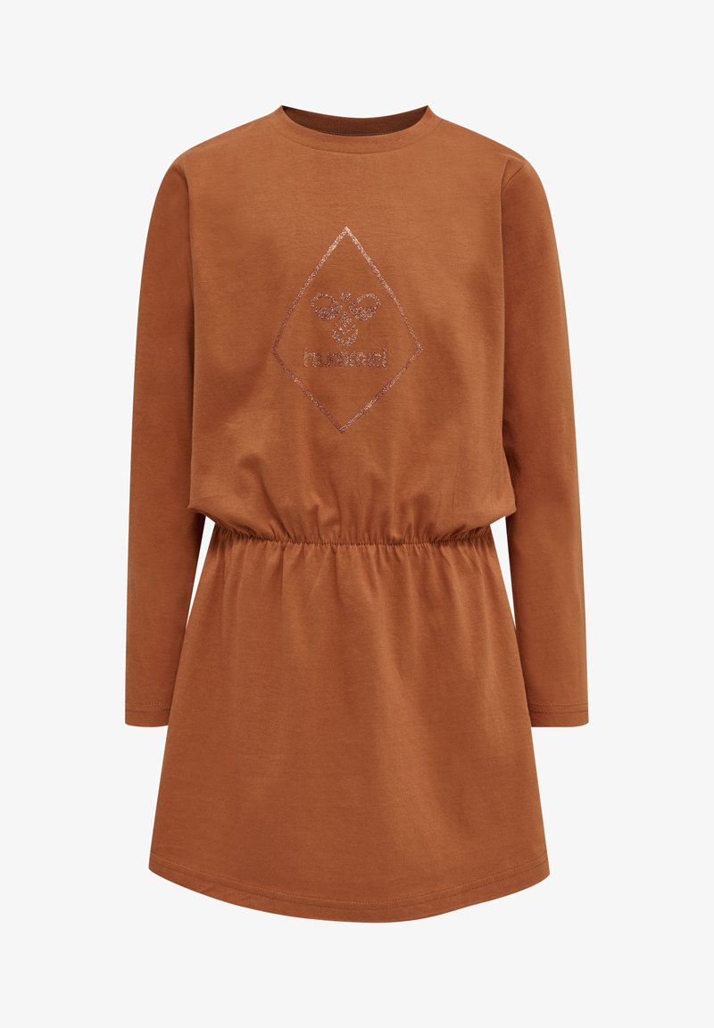 Braunes Langarmkleid mit gerafftem Taillenteil. Verfügt über ein glitzerndes, rhombusförmiges Logo. Hergestellt aus einem weichen, glatten Stoff.