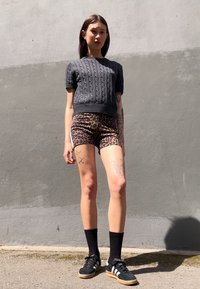 Thumbnail Image 2