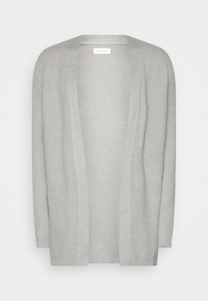 Cardigan en maille gris clair, ouvert sur le devant, manches longues et motif texturé, étiqueté Pier One à l'intérieur du col.