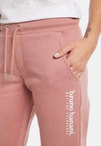 Bruno Banani MIT SCHRIFTZUG CARSON - Jogginghose - rosa