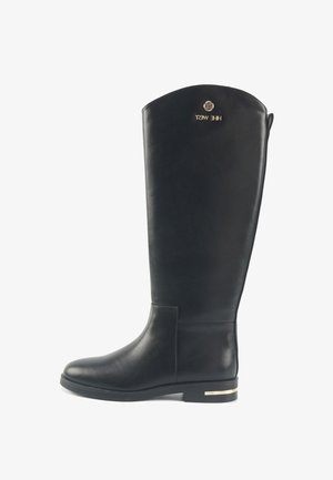 Knee-high zwarte leren laarzen met een gladde textuur, ronde neus, lage hak en een gouden accent aan de buitenzijde.
