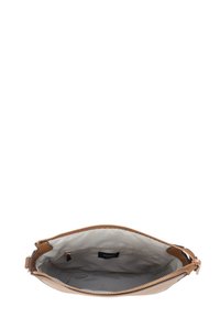 Borsa a pochette in pelle tan con chiusura a zip, texture liscia e fodera interna beige. Presenta un'etichetta del marchio all'interno.
