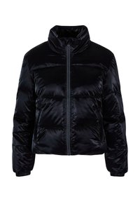 Svart pufferjakke med høy krage, frontglidelås og elastiske mansjetter. Har en blank overflate og sydd panelldesign for isolasjon.