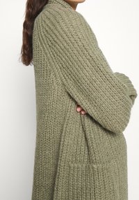 Steffen Schraut Cardigan khaki (Pre-owned)