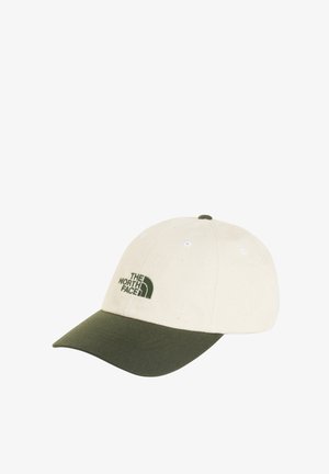 Beige baseballpet met een donkergroene gebogen klep met het The North Face-logo in donkergroen geborduurd op het voorpaneel.