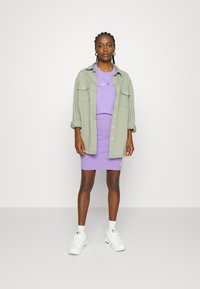 Tommy Jeans TJW LINEAR LOGO - T-shirt básica - violet viola