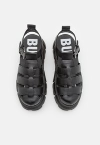 Buffalo AVA FISHER - Sandalen met plateauzool - black