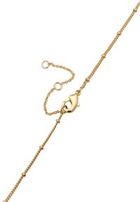 Guldfarvet kædearmbånd med små runde led, udstyret med en strømlinet delfinformet lukning og en justerbar tre-løkke fastgørelse.