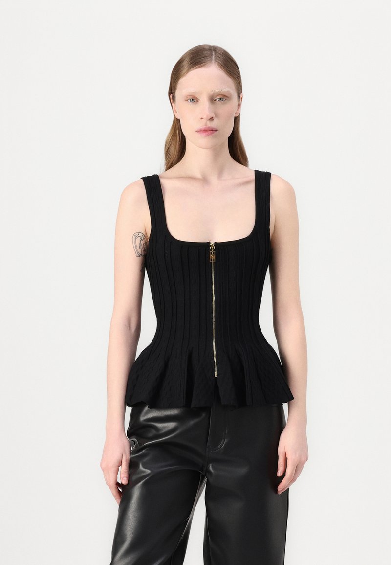 Μαύρο εφαρμοστό τοπ με ραφιναρισμένη υφή, τετράγωνη λαιμόκοψη και χρυσή φερμουάρ λεπτομέρεια στο μπροστινό μέρος. Ρίγα στη μέση τονίζει τη μέση.