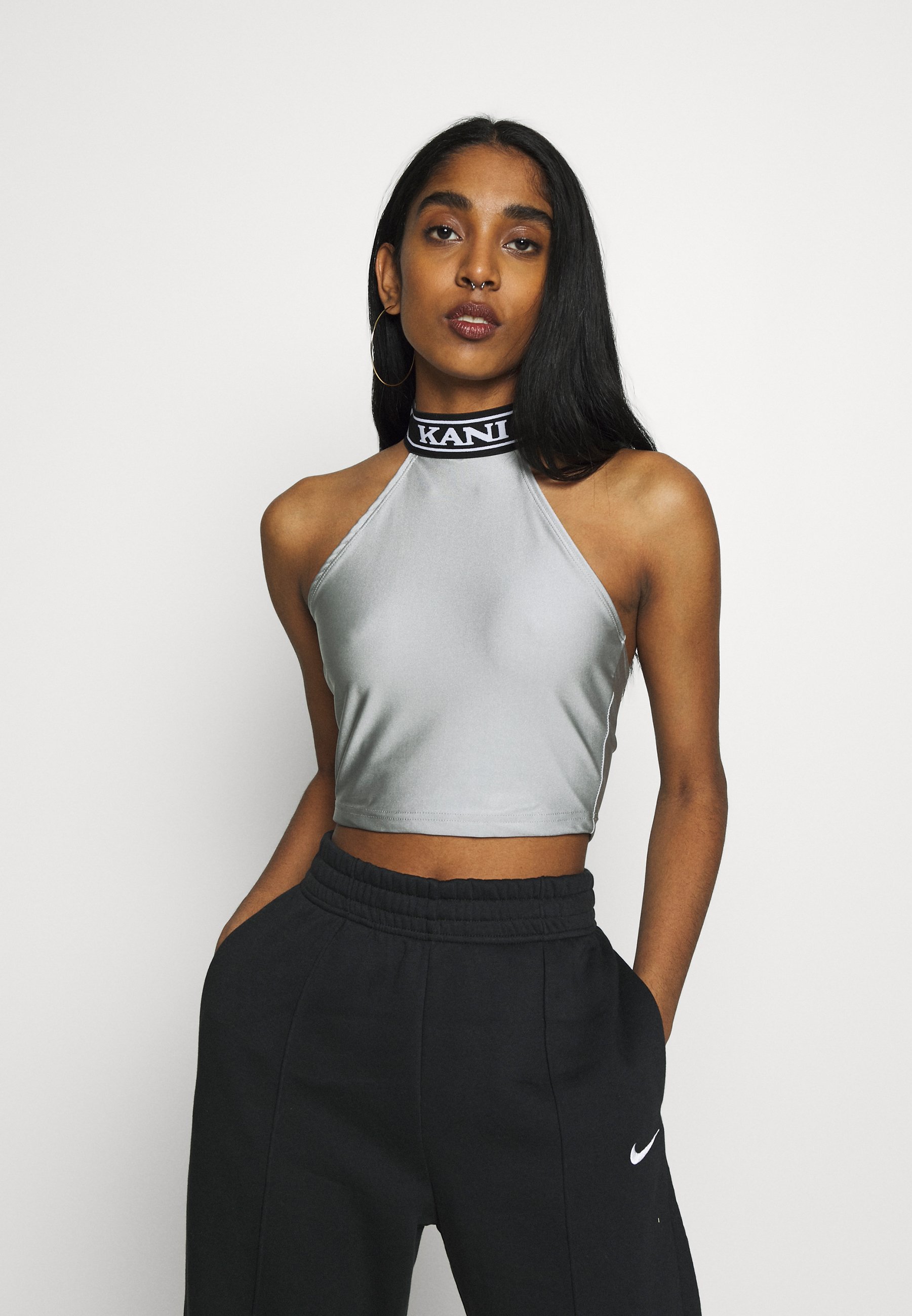Karl Kani COLLEGE SLEEVELESS TOP Topper silverblack Karl Kani SMALL SIGNATURE SNAKE NECKHOLDER - Topper - black