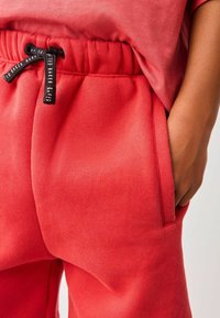 Baker by Ted Baker SET - Treniņtērpa apakšdaļas - red