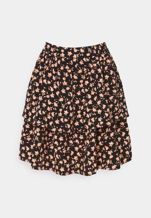 Černá vrstvená sukně s malým květinovým potiskem v růžové a oranžové barvě a elastickým pasem.