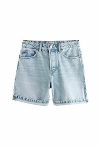 Ljust blå denimshorts med rå fåll, fem fickor och knäppning. Tyget har en något sliten textur.