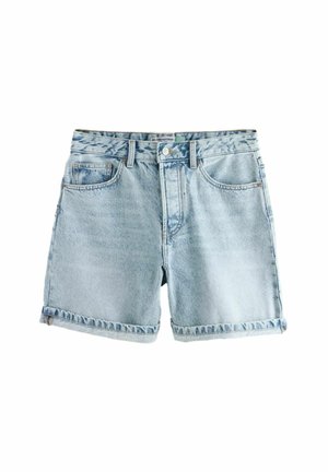Shorts en jean bleu clair avec un ourlet brut, cinq poches et une fermeture à bouton. Le tissu a une texture légèrement usée.