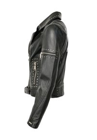 Sort læder bikerjakke med sølvnitter, asymmetriske lynlåse og klassisk krave. Har tekstureret overflade og forstærkede syninger.