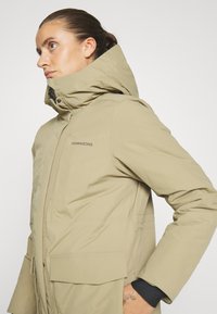Didriksons LEYA WNS PARKA L 3 - Parka - wood