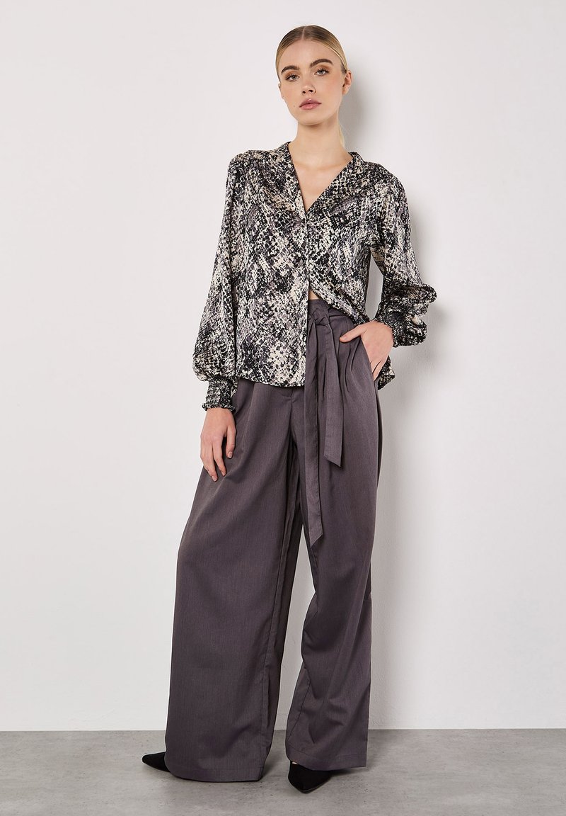 Apricot Blouse grijs