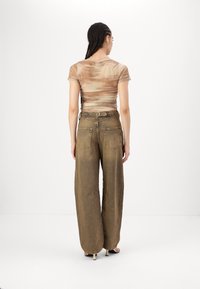 Noisy May NMLESLEY RUCHING - Potiskana majica - beige