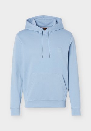 Hellblauer Kapuzenpullover mit Kängurutasche vorne und Kordelzugkapuze, mit subtil eingeprägtem Logo auf der Brust.