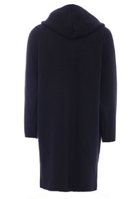Lungo cappotto blu navy con cappuccio, caratterizzato da una vestibilità rilassata, maniche lunghe e un tessuto testurizzato. Nessun sistema di chiusura visibile o motivi.