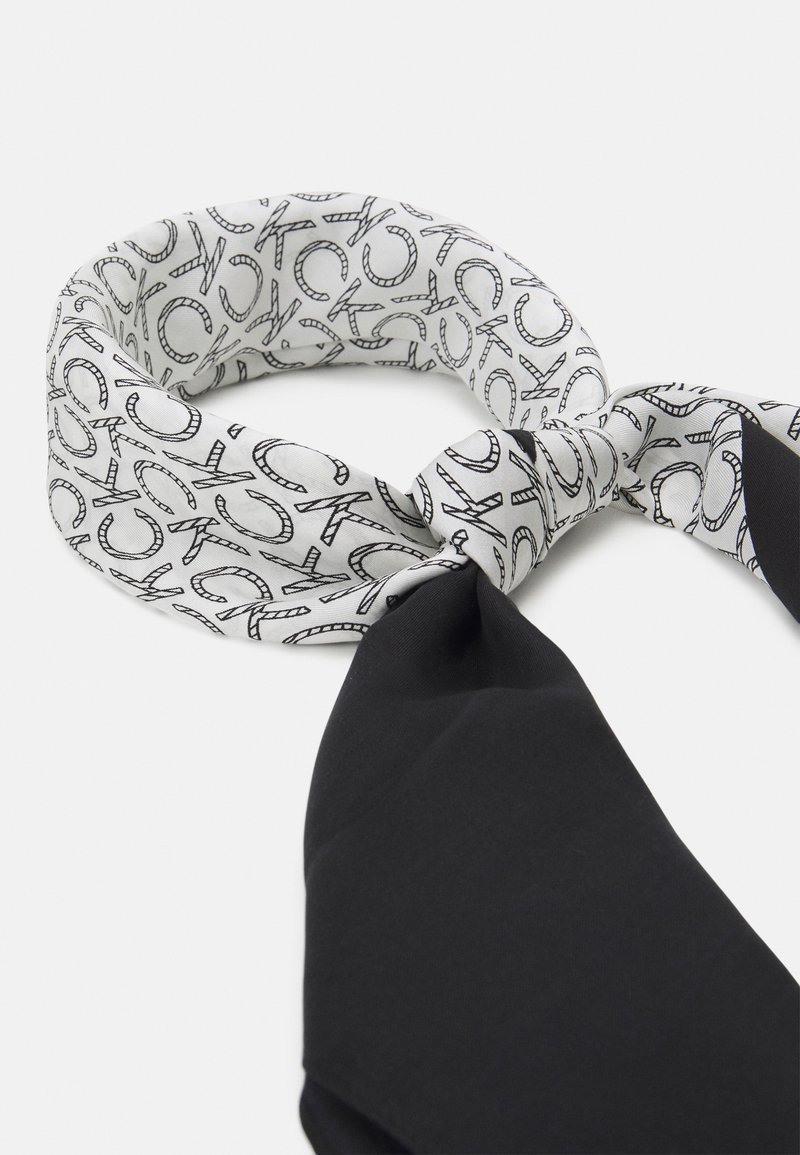 Damen Schals | Calvin Klein SEASONAL BANDANA Tuch black/white/schwarz - ZI04726 Damen Schals | Calvin Klein SEASONAL BANDANA Tuch black/white/schwarz - ZI04726