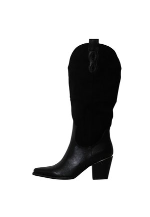 Botte de cowboy en cuir noir avec bout pointu, talon haut bloc et languette cousue sur la tige, vue de profil gauche.